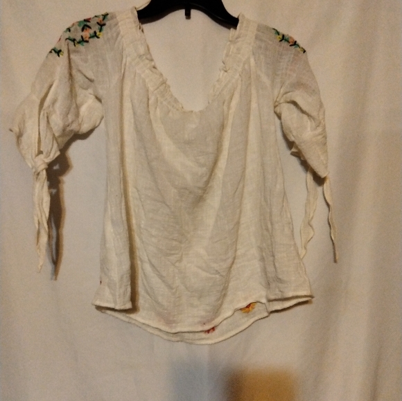 Entro off the shoulder Sz M blouse with embroidery - Picture 5 of 6